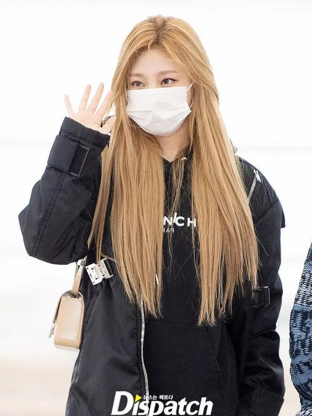 Gaya Sporty Casual Aespa saat Berangkat ke New York, Kenakan Givenchy Puluhan Juta