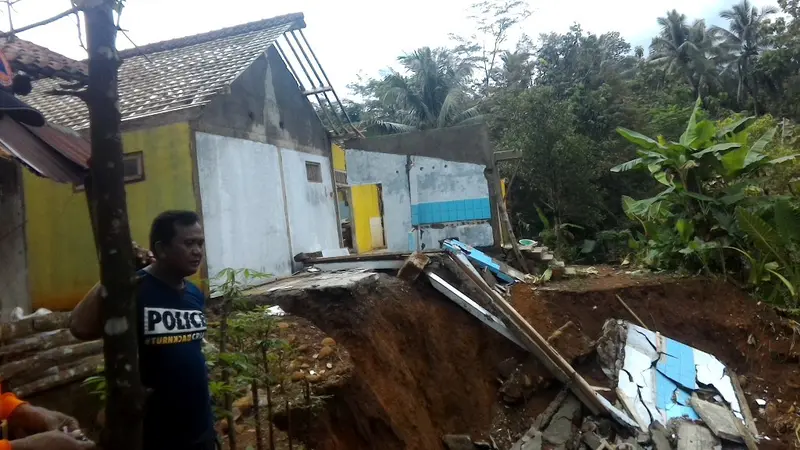 Efek Gempa Jawa Masih Berlanjut di Banyumas, 25 Rumah Ambruk