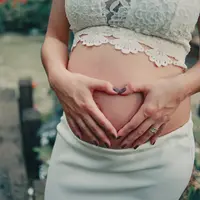 Simak sederet penyebab stretch mark dan cara mengatasinya. (pexels/ garon piceli).