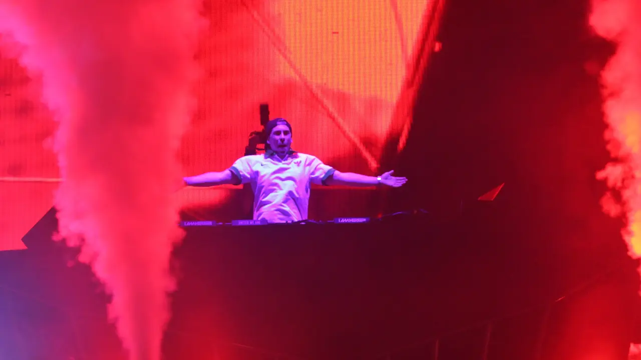 [Bintang] Konser I Am Hardwell