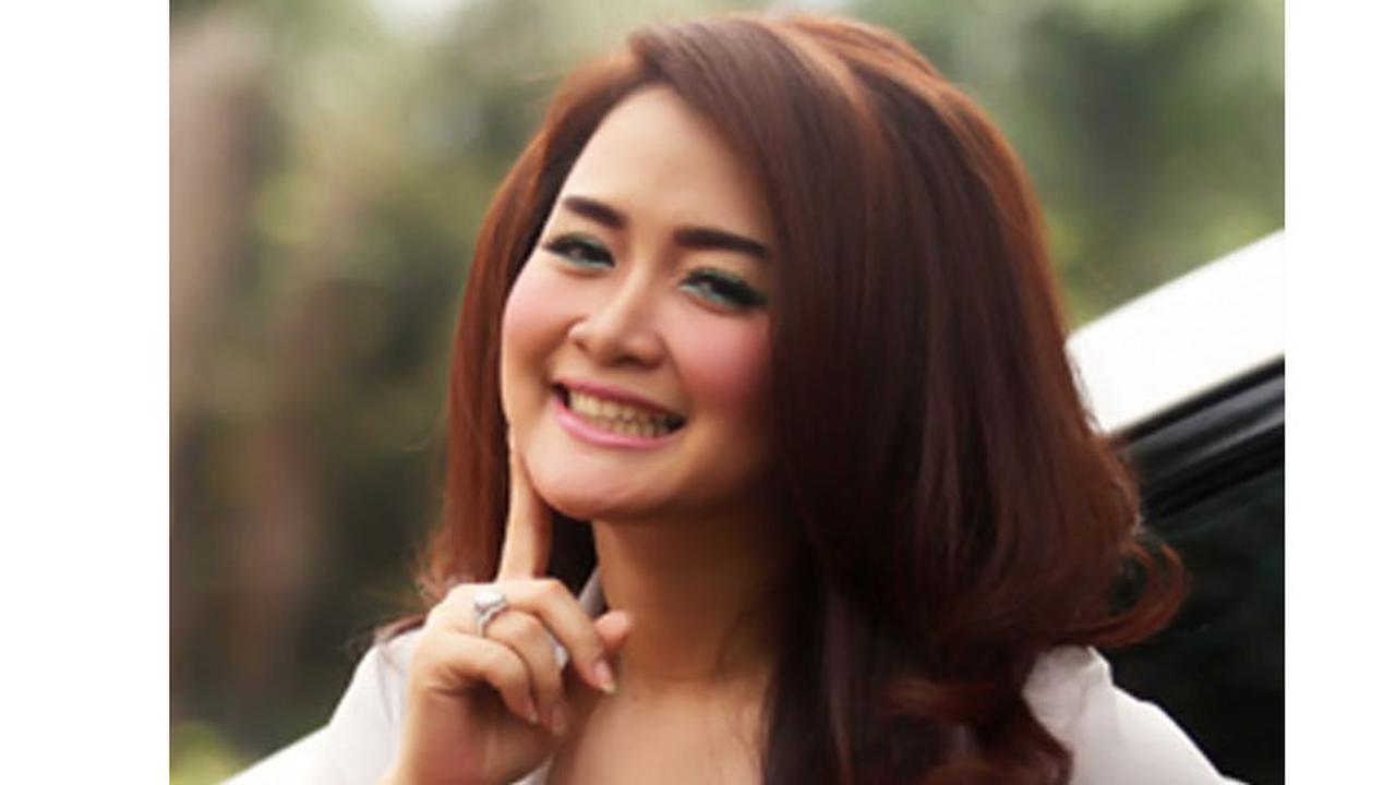 Vega Darwanti lalui hal terberat dalam rumah tangganya