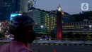 Lampu kamar menyala membentuk lambang hati di Hotel Indonesia Kempinski, Jakarta, Jumat (17/4/2020). Malam. Aksi tersebut sebagai bentuk penghargaan dan pesan cinta terhadap para tenaga medis yang berjuang di garis depan dalam penangnanan COVID-19 di Indonesia. (merdeka.com/Imam Buhori)