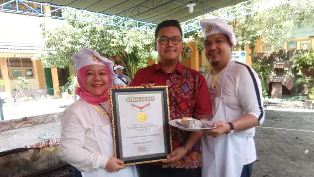 Wow..Pempek Lenggang Jumbo Palembang Raih Rekor Dunia