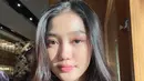 Paras cantik Chandrika Chika banyak disebut oleh netizen sekilas mirip dengan pesinetron Ranty Maria. Bila diperhatikan, sekilas garis wajah Chika dengan Ranty Maria memang mirip bak anak kembar. (Liputan6.com/IG/@chndrika_)