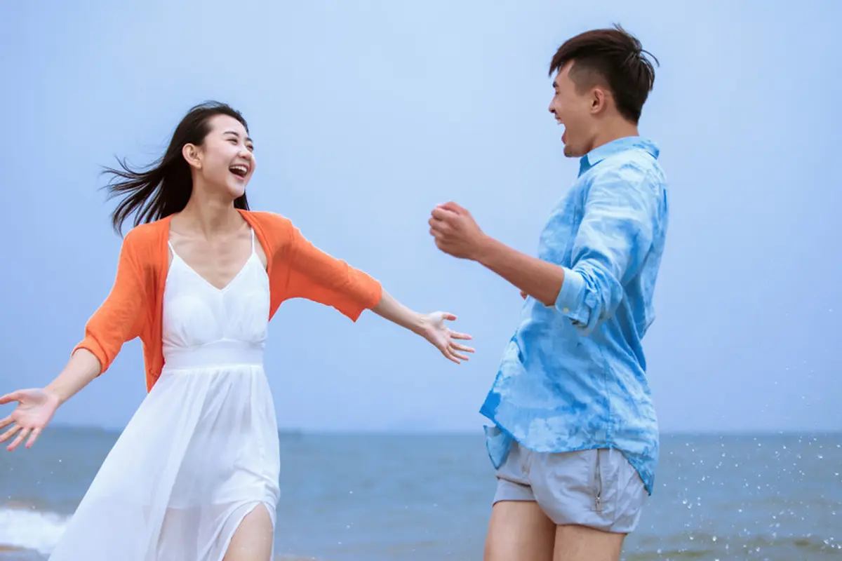 pasangan cinta romantis