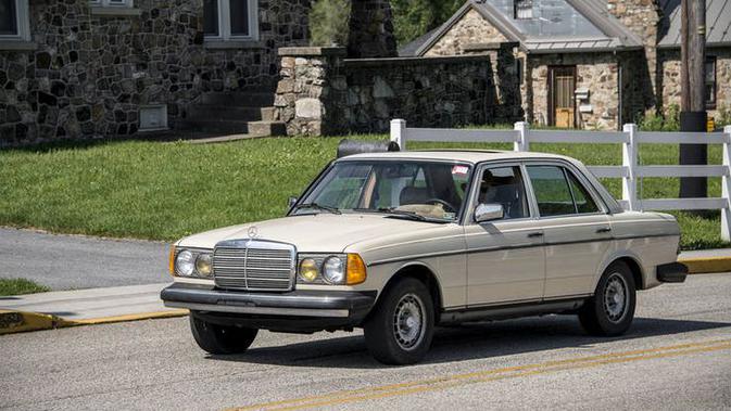 40 Tahun W123 Leluhurnya Mercedes Benz E Class Otomotif 