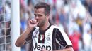 Ekspresi pemain Juventus, Miralem Pjanic, setelah mencetak gol ketiga ke gawang Sassuolo dalam lanjutan Serie A di Juventus Stadium, Turin, Sabtu (10/9/2016). (Reuters/Giorgio Perottino)