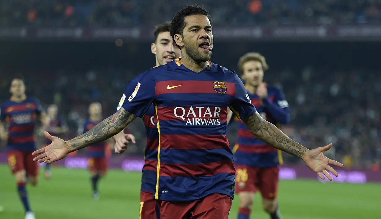 Barcelona pernah melepas beberapa pemain yang akhirnya dipulangkan kembali. Dani Alves adalah contoh teranyar. Mereka dipulangkan kembali karena peningkatan performa ataupun karena masih dibutuhkan klub atas kebijakan pelatih. Berikut 8 pemain di antaranya. (AFP/Lluis Gene)