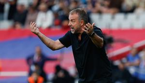 Kartu merah itu menyebabkan Hansi Flick dipastikan tidak akan mendampingi Barcelona saat menghadapi Real Madrid dalam duel panas El Clasico pada lanjutan La Liga 2025/2026 akhir pekan depan. (AP Photo/Joan Monfort)