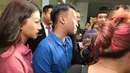 "Doain Jupe ya, doain Jupe. Kondisinya tidak begitu baik," ucap Ruben Onsu dengan raut wajah sedih, Rabu (19/4/2017). (Adrian Putra/Bintang.com)