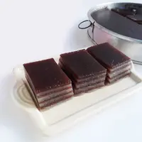 Kue lapis tepung kanji./Copyright shutterstock.com/g/GYD'zign