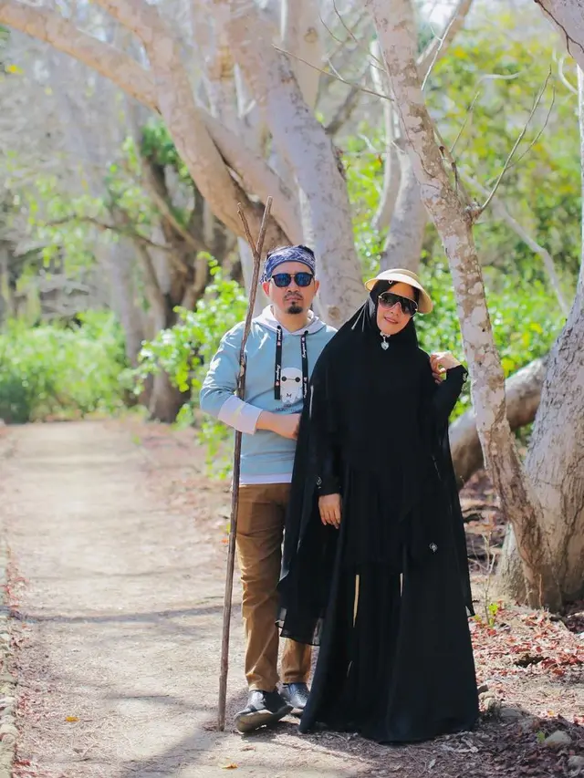 7 Potret Mesra Ustaz Solmed dan April Jasmine yang Jarang Tersorot