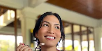 Aulia Sarah memiliki tawa yang manis ya. Sekali melihatnya bikin betah. (FOTO: instagram.com/owliasarah/)