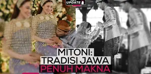 Tradisi Mitoni merupakan ritual adat Jawa yang masih dilestarikan hingga kini. Baru-baru ini, Aaliyah Massaid bersama suami Thariq Halilintar menjalani prosesi sakral ini di usia kehamilan tujuh bulan. Simak, yuk, makna dan tahapan Mitoni yang penuh doa dan harapan dalam Fimela Update kali ini! #fimelaupdate #fimelahariini #fmlmmd