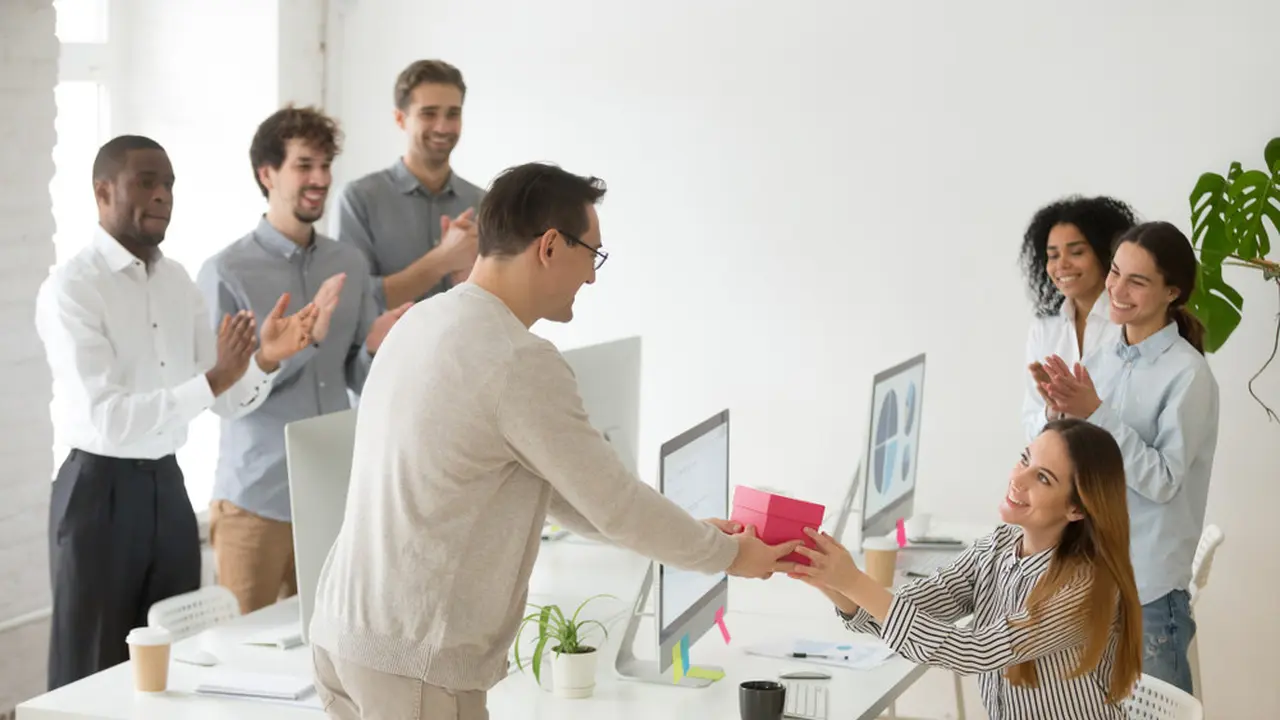 Ide Hadiah Perpisahan yang Fantastis untuk Rekan Kerja Terbaik