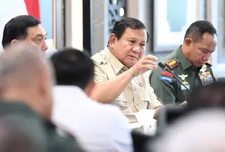 Prabowo Pimpin Evaluasi Nasional Koperasi Merah Putih di Mabes TNI