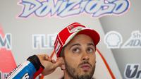 Pembalap Ducati, Andrea Dovizioso, saat ini bersaing di papan atas klasemen MotoGP 2017. (Robert MICHAEL / AFP)