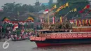 Suasana kemeriahan Karnaval Air di Sungai Kapuas , Kalimantan Barat, Sabtu (22/8/2015). Rencananya sungai Kapuas akan menjadi kawasan waterfront City di Indonesia. (Liputan6.com/Faizal Fanani)