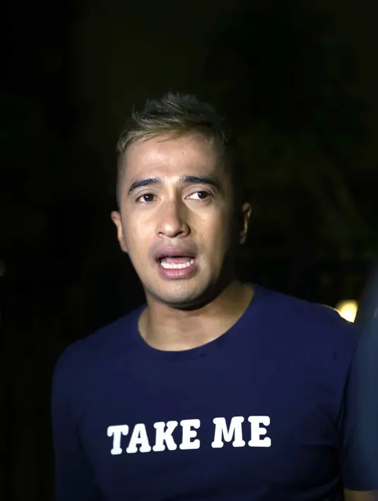 Dituturkan Irfan, ia berjanji untuk mengabulkan keinginan sang ayah untuk umrah bersama keluarga besar. Jika tak ada hambatan, Irfan akan memenuhi janjinya itu pada Januari 2018 mendatang. (Nurwahyunan/Bintang.com)