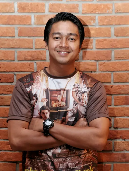 Deva Mahendra mempunyai tips cara membakar emak saat berpuasa yakni dengan melatih otot pada saat jelang berpuasa atau pada malam hari. (Adrian Putra/Bintang.com)