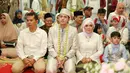 Tak lama setelah keluarga Rifky tiba, Akad Nikah pun berlangsung pada pukul 16.00 WIB, Minggu (7/1/2018), di gedung PTIK, Jakarta Selatan. Suasana khidmat dan khusyuk pun sangat terasa saat itu. (Adrian Putra/Bintang.com)