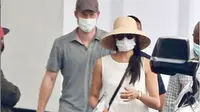 Mundur dari Kerajaan, Meghan Markle Bebas Kenakan Gaun Linen Tanpa Lengan Saat Keluar Rumah