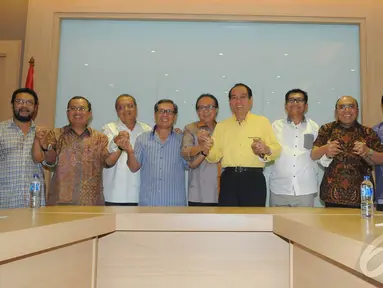 Para pengurus Partai Golkar dari dua kubu Munas Bali dan Jakarta sebelum pertemuan juru runding Islah di Jakarta, Selasa (23/12/2014). (Liputan6.com/Herman Zakharia)