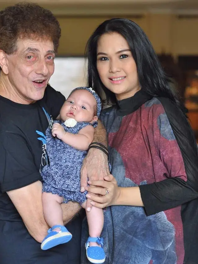 Beda Usia 70 Tahun dari Ayah, Ini 6 Potret Malayeka Shezan Putri Ahmad Albar