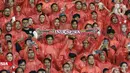 Pendukung Timnas Indonesia membentangkan syal dukungan sebelum dimulainya pertandingan putaran ketiga Kualifikasi Piala Dunia 2026 zona Asia grup C antara Timnas Indonesia melawan China di Stadion Utama Gelora Bung Karno, Jakarta, Kamis (5/6/2025). (Liputan6.com/Angga Yuniar)