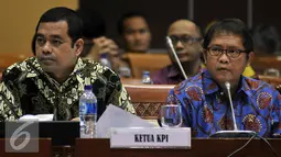 Menkominfo Rudiantara (kanan) bersama Ketua KPI Pusat, Judhariksawan saat mengikuti Rapat Intern Panja RUU tentang Penyiaran dengan Komisi I DPR, Jakarta, Kamis (3/3). Rapat membahas Penyusunan/Perumusan RUU tentang Penyiaran. (Liputan6.com/Johan Tallo)