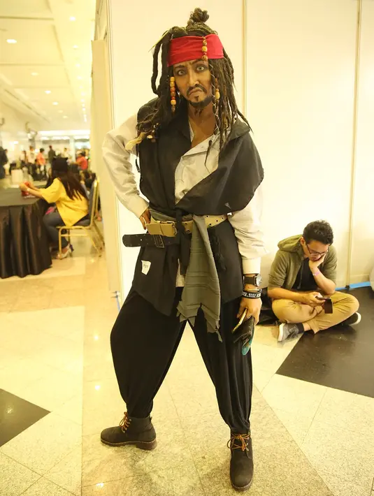 Di acara tersebut, tampak para pengunjung yang meramaikan Popcon Asia 2017 itu dengan mengenakan kostum tokoh kartun atau yang sering disebut dengan cosplay. (Bambang E.Ros/Bintang.com)