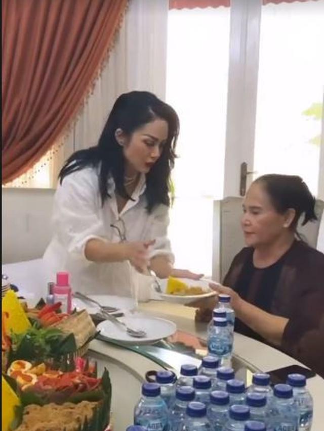 6 Momen Ulang Tahun Krisdayanti yang ke-46, Dirayakan Sederhana