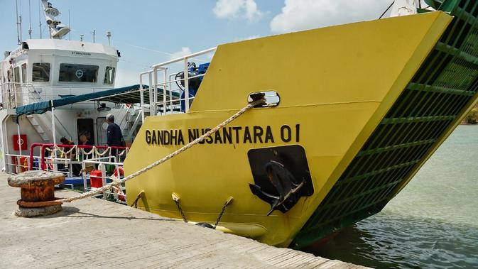 Menteri Perhubungan Budi Karya Sumadi melepas pengoperasian kapal RS Terapung KM Gandha Nusantara 1 dan 2 di Pelabuhan Kalianget Sumenep, Madura.