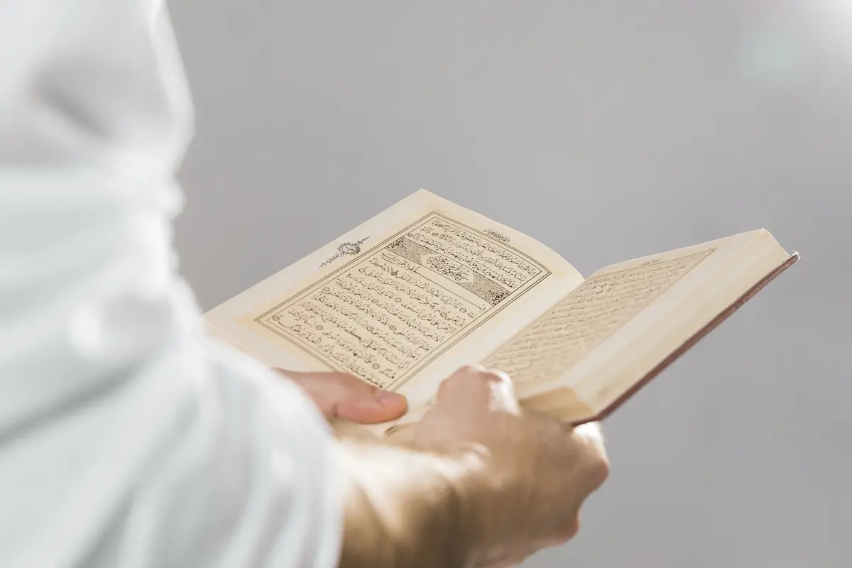 Ilustrasi Membaca Al Qur’an