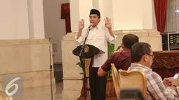 Salah satu ekspresi Jokowi saat memberikan sambutan saat acara buka puasa bersama di Istana Negara, Jakarta, Senin (6/7/2015). Di kesempatan itu Jokowi mempersilahkan wartawan untuk menyampaikan aspirasi secara langsung. (Liputan6.com/Faizal Fanani)