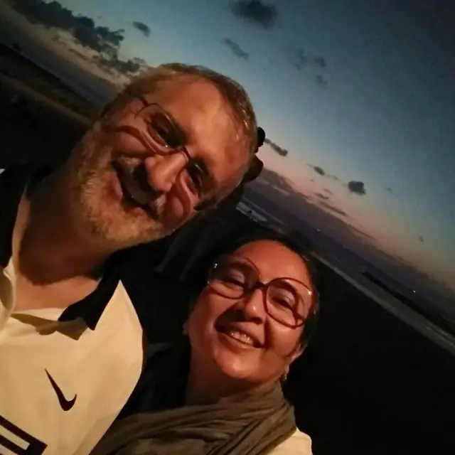 6 Potret Kenangan Dewi Irawan dan Mendiang Suami, Penuh Kehangatan