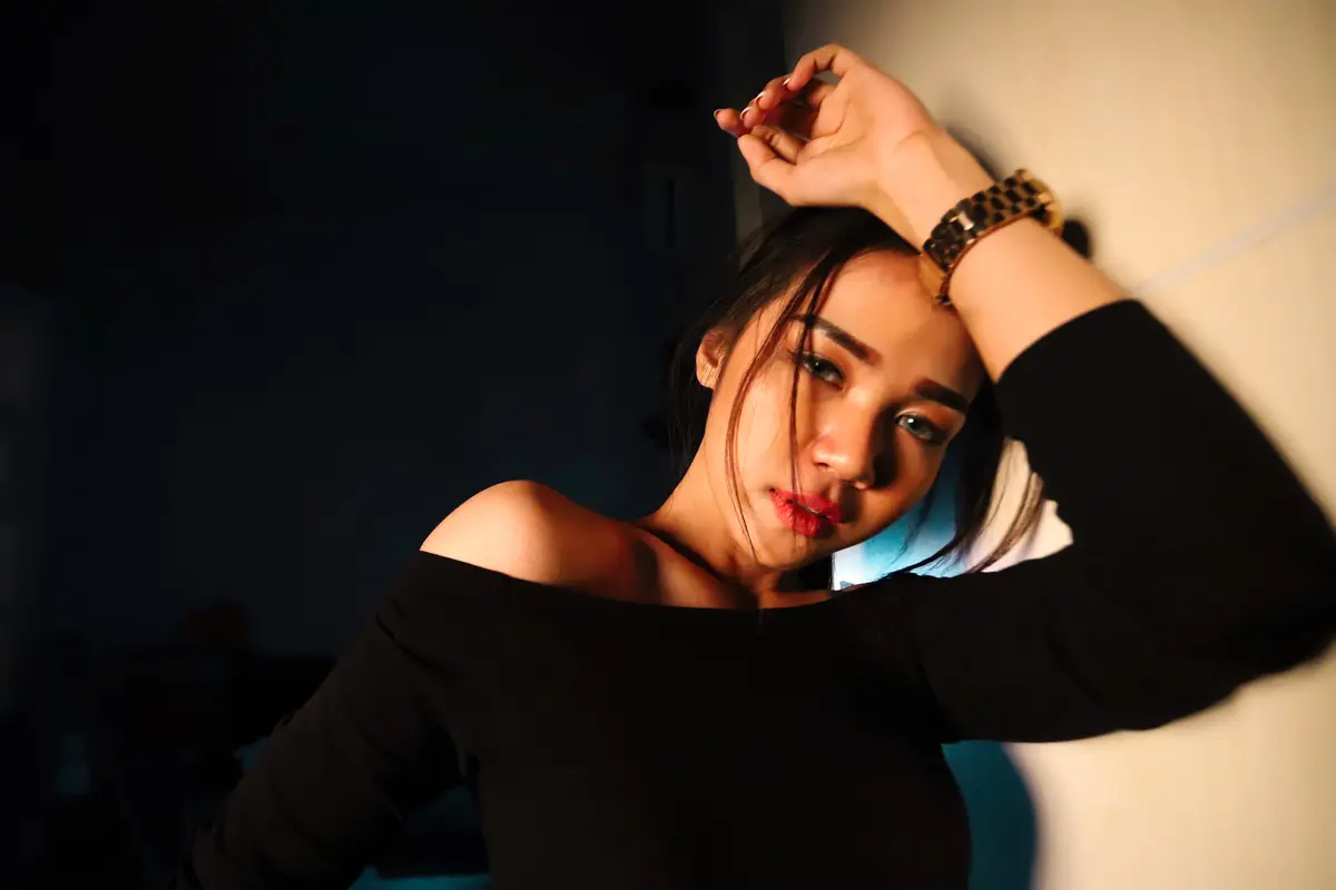 perempuan galau 1