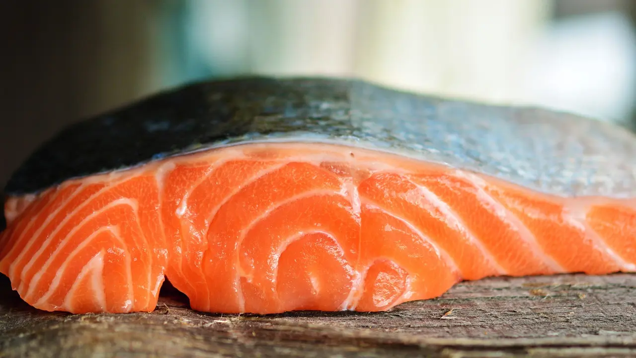 Kiat Mudah Menghilangkan Bau Amis Ikan Salmon