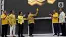 Airlangga Hartarto selaku Ketua Umum Partai Golkar secara simbolis membuka Kuliah Umum Partai Golkar di Golkar Institute, Jakarta, Senin (13/3/2023). Golkar Institute adalah wadah yang disiapkan Partai Golkar untuk menghasilkan pemuda terbaik yang berdaya saing dan berwawasan global. (Liputan6.com/Johan Tallo)