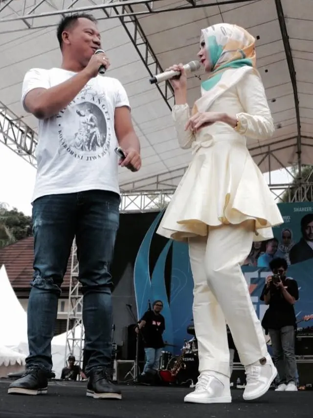 [Bintang] Vicky Prasetyo dan Angel Lelga