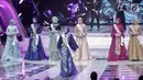 Top 10 finalis yang lolos dalam malam puncak Puteri Muslimah Asia 2018 di Jakarta, Senin (7/5). Peserta yang lolos berasal dari Indonesia, Malaysia, Brunei Darussalam, Turki, Timor Leste, dan Singapura. (Liputan6.com/Faizal Fanani)