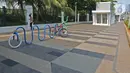 Suasana tempat parkir sepeda di area Stasiun MRT Istora, Jalan Sudirman, Jakarta, Jumat (13/11/2019). PT MRT Jakarta memarkiran sepeda untuk merangsang minat warga untuk menitipkan sepeda di stasiun MRT. (Liputan6.com/Herman Zakharia)