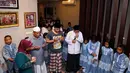 Para anak yatim ikut mendoakan mendiang Olga Syahputra (Foto: Muhammad Akrom Sukarya)