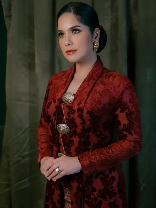 Di momen spesial Hari Kartini, Annisa Pohan mempersembahkan sebuah penampilan yang begitu memukau.   [@annisayudhoyono].