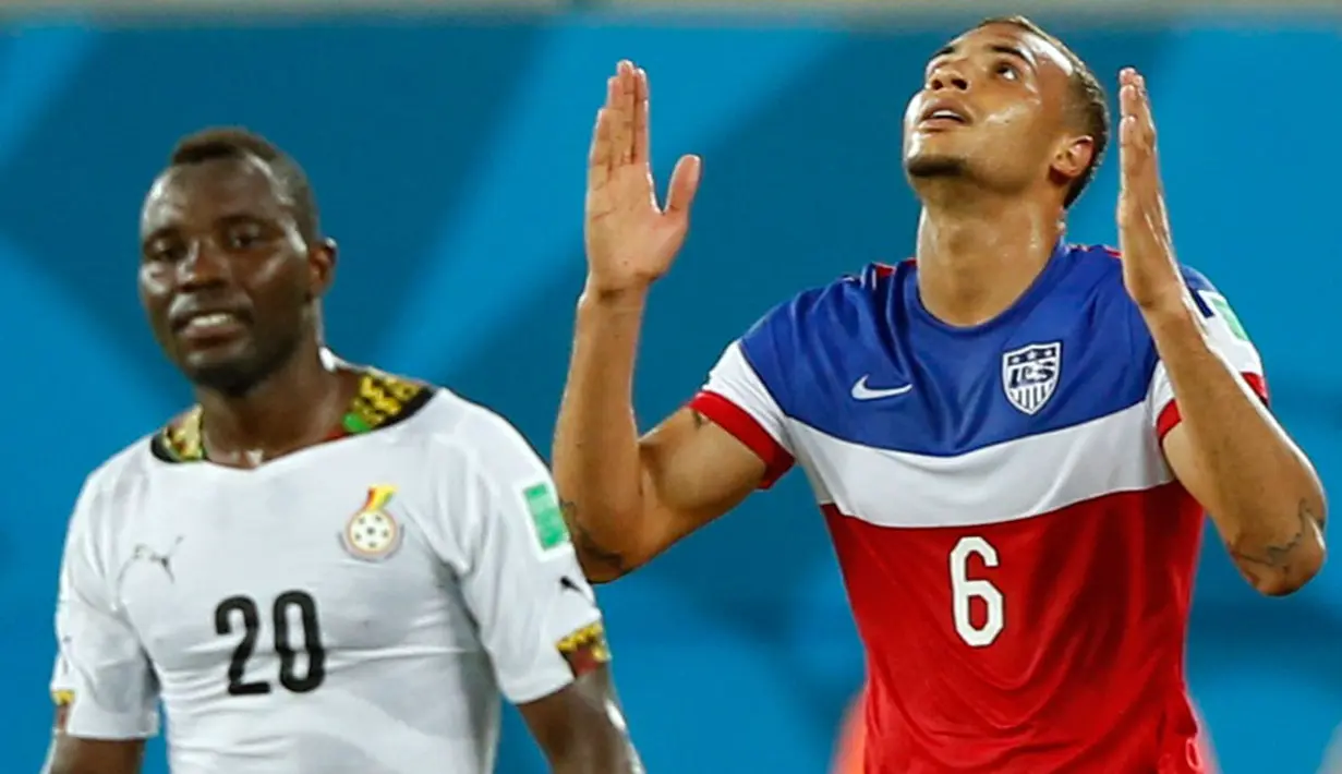 Pemain belakang AS, John Brooks (kanan) merayakan golnya ke gawang Ghana dan memastikan The Yanks unggul atas Ghana 2-1 di babak penyisihan Piala Dunia Grup G di di Dunas Arena, Brasil, (17/6/2014). (REUTERS/Toru Hanai)  