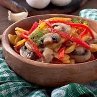 Ilustrasi tumis jamur kancing wortel/copyright freepik.com/timolina