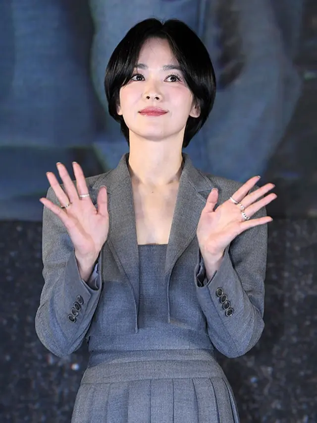 Song Hye Kyo Tampil Fresh dengan Rambut Bondol, Auranya Bak Remaja Penuh Pesona (credit: instagram.com/kyo1122).