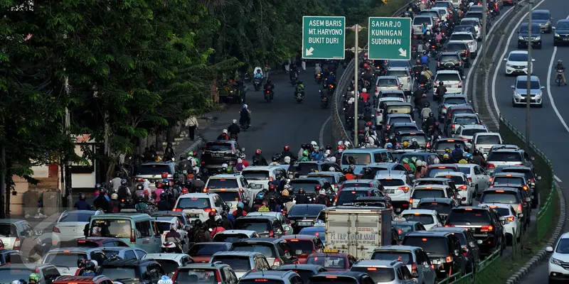 20160718-Kemacetan Hari Pertama Sekolah di Jalanan Ibu Kota-Jakarta