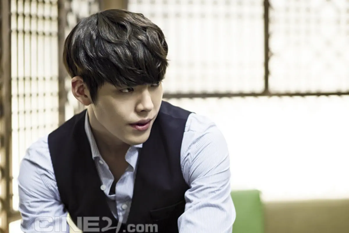 Kim Woo Bin Diminta Jajal Kemampuan Akting di Layar Lebar