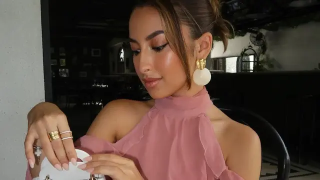 Potret Terbaru Jennifer Coppen dengan Makeup Natural (credit: instagram/jennifercoppenreal20)